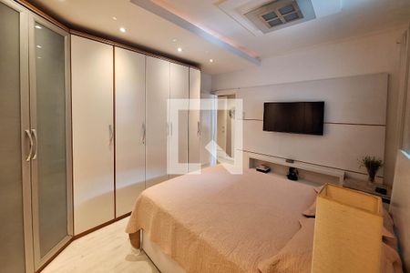 Casa à venda com 320m², 4 quartos e 3 vagas Casa à venda com 320m², 4 quartos e 3 vagasSuíte