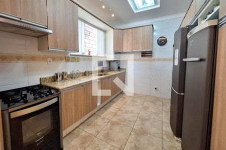 Casa à venda com 320m², 4 quartos e 3 vagas Casa à venda com 320m², 4 quartos e 3 vagasCozinha