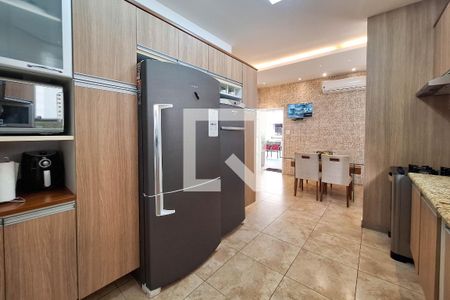 Casa à venda com 320m², 4 quartos e 3 vagas Casa à venda com 320m², 4 quartos e 3 vagasCozinha