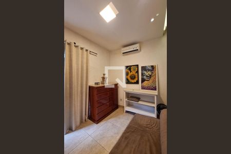 Casa à venda com 320m², 4 quartos e 3 vagas Casa à venda com 320m², 4 quartos e 3 vagasQuarto 3