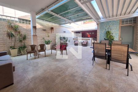 Casa à venda com 320m², 4 quartos e 3 vagas Casa à venda com 320m², 4 quartos e 3 vagasÁrea Comum