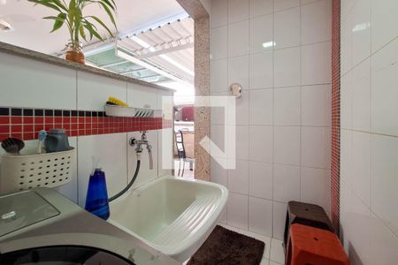 Casa à venda com 320m², 4 quartos e 3 vagas Casa à venda com 320m², 4 quartos e 3 vagasÁrea de Serviço