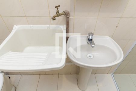 Banheiro de kitnet/studio para alugar com 1 quarto, 22m² em República, São Paulo