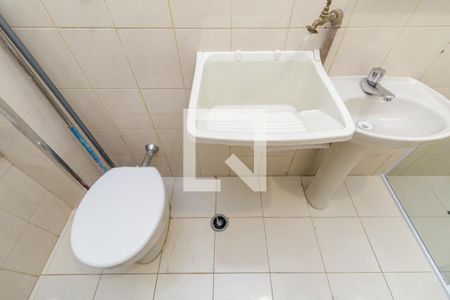 Banheiro de kitnet/studio para alugar com 1 quarto, 22m² em República, São Paulo