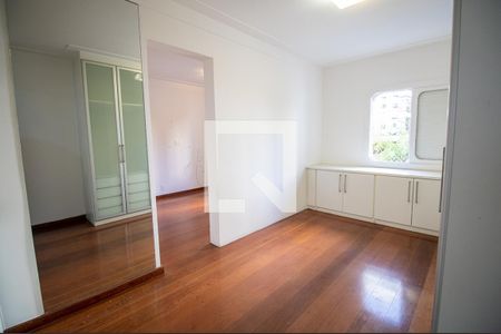 Apartamento à venda com 160m², 2 quartos e 1 vaga Apartamento à venda com 160m², 2 quartos e 1 vagaCloset da suíte