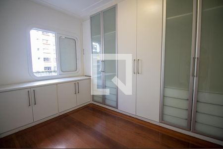 Apartamento à venda com 160m², 2 quartos e 1 vaga Apartamento à venda com 160m², 2 quartos e 1 vagaCloset da suíte