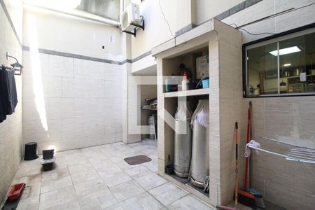 Casa de condomínio à venda com 360m², 4 quartos e 4 vagasQuintal