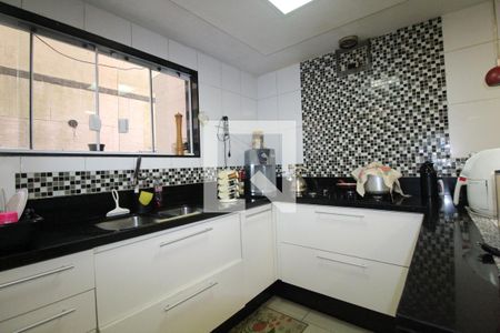 Casa de condomínio à venda com 360m², 4 quartos e 4 vagasCozinha