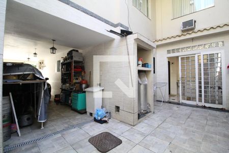 Casa de condomínio à venda com 360m², 4 quartos e 4 vagasQuintal