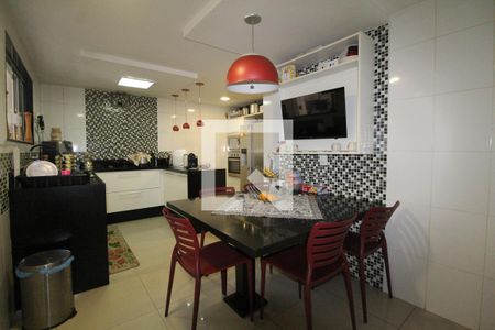 Casa de condomínio à venda com 360m², 4 quartos e 4 vagasCozinha