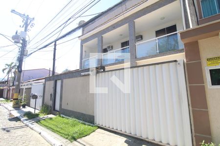 Casa de condomínio à venda com 360m², 4 quartos e 4 vagasFachada 
