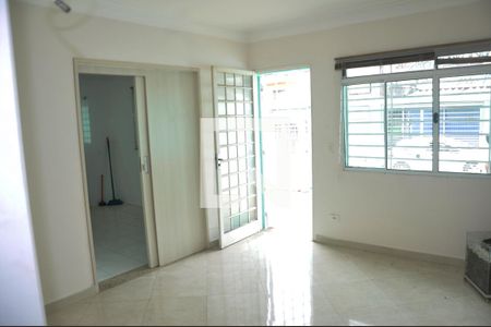 Sala de casa para alugar com 2 quartos, 90m² em Parque Peruche, São Paulo