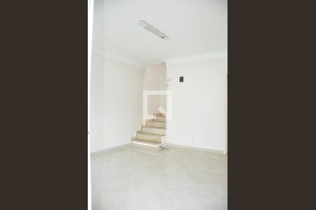 Detalhe - Sala de casa para alugar com 2 quartos, 90m² em Parque Peruche, São Paulo