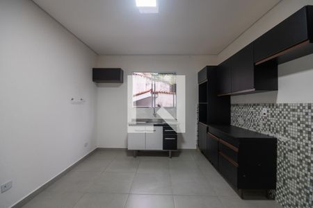 Sala e cozinha de casa para alugar com 1 quarto, 45m² em Vila Romana, São Paulo