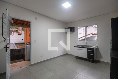 Sala e cozinha de casa para alugar com 1 quarto, 45m² em Vila Romana, São Paulo