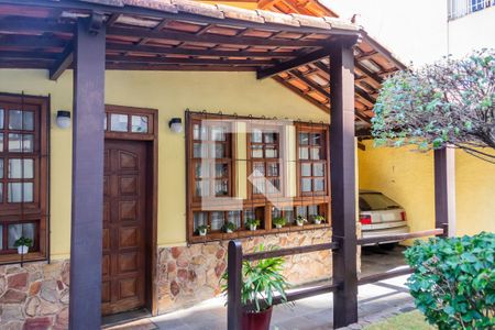 Casa à venda com 500m², 8 quartos e 4 vagasFachada