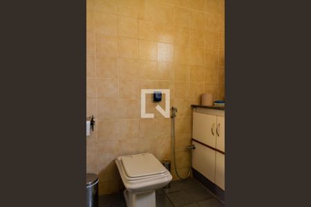 Casa à venda com 500m², 8 quartos e 4 vagasBanheiro 2