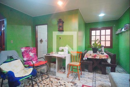 Casa à venda com 80m², 2 quartos e 2 vagasSala