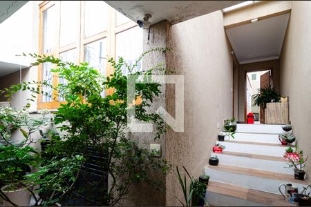 Casa à venda com 220m², 3 quartos e 2 vagas Casa à venda com 220m², 3 quartos e 2 vagasEntrada