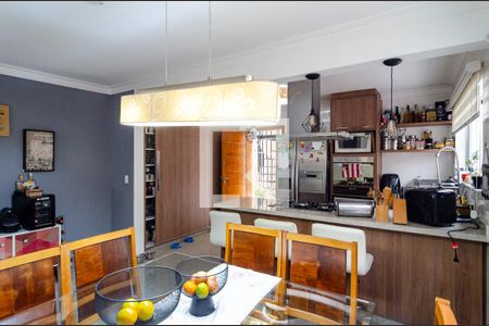 Casa à venda com 220m², 3 quartos e 2 vagas Casa à venda com 220m², 3 quartos e 2 vagasCozinha