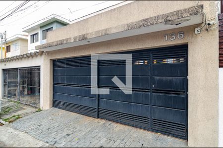 Casa à venda com 220m², 3 quartos e 2 vagas Casa à venda com 220m², 3 quartos e 2 vagasFachada