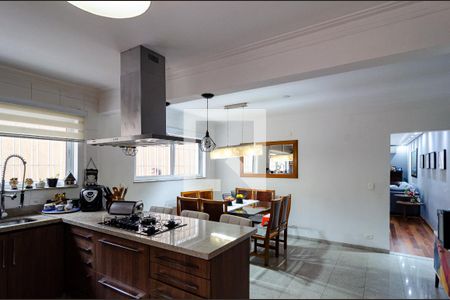 Casa à venda com 220m², 3 quartos e 2 vagas Casa à venda com 220m², 3 quartos e 2 vagasCozinha