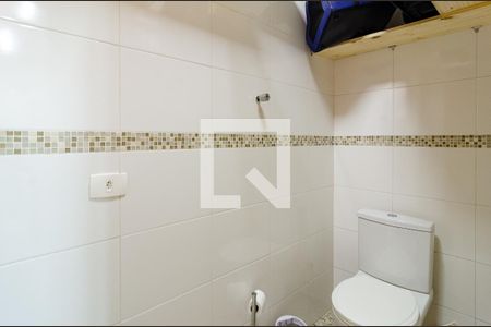 Casa à venda com 220m², 3 quartos e 2 vagas Casa à venda com 220m², 3 quartos e 2 vagasBanheiro da Edícula