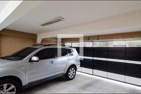 Casa à venda com 220m², 3 quartos e 2 vagas Casa à venda com 220m², 3 quartos e 2 vagasGaragem