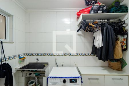Casa à venda com 220m², 3 quartos e 2 vagas Casa à venda com 220m², 3 quartos e 2 vagasÁrea de Serviço