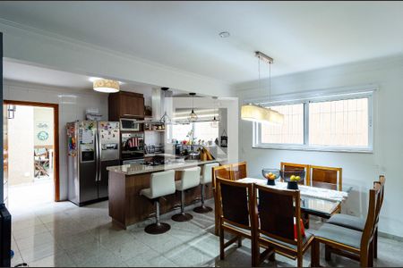 Casa à venda com 220m², 3 quartos e 2 vagas Casa à venda com 220m², 3 quartos e 2 vagasCozinha