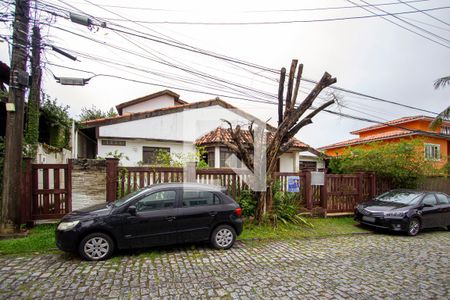 Casa de condomínio à venda com 410m², 7 quartos e 3 vagasFachada