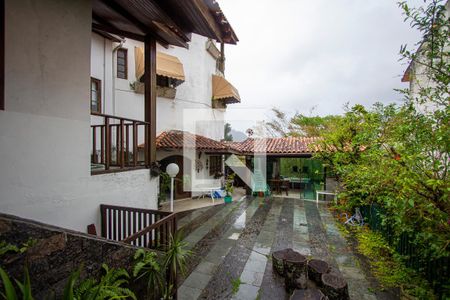 Casa de condomínio à venda com 410m², 7 quartos e 3 vagasQuintal