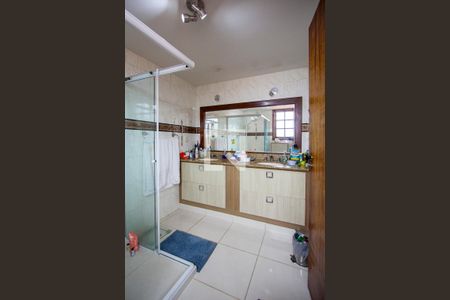 Casa de condomínio à venda com 410m², 7 quartos e 3 vagasBanheiro da Suíte 2