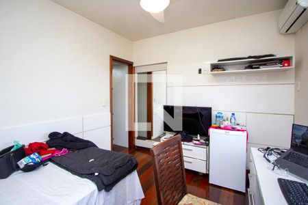 Casa de condomínio à venda com 410m², 7 quartos e 3 vagasQuarto 1