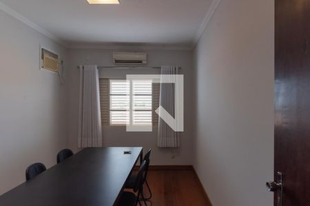 Casa à venda com 264m², 4 quartos e 4 vagas Casa à venda com 264m², 4 quartos e 4 vagasQuarto 1