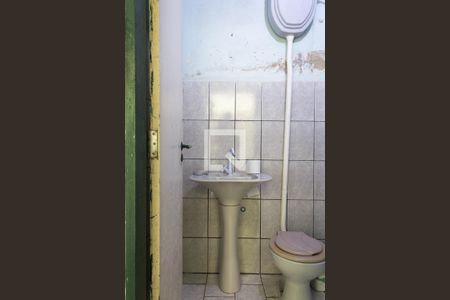 Casa à venda com 214m², 3 quartos e 2 vagas Casa à venda com 214m², 3 quartos e 2 vagasBanheiro de serviço