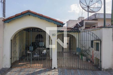 Casa à venda com 214m², 3 quartos e 2 vagas Casa à venda com 214m², 3 quartos e 2 vagasFachada