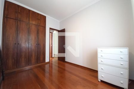 Casa à venda com 265m², 5 quartos e 4 vagas Casa à venda com 265m², 5 quartos e 4 vagasQuarto 4