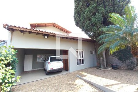 Casa à venda com 265m², 5 quartos e 4 vagas Casa à venda com 265m², 5 quartos e 4 vagasFachada do Prédio