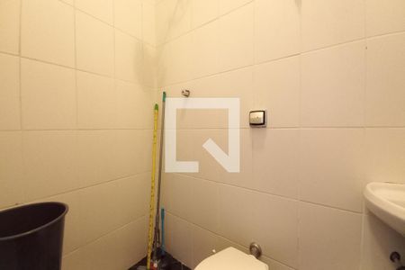 Casa à venda com 265m², 5 quartos e 4 vagas Casa à venda com 265m², 5 quartos e 4 vagasBanheiro de serviço