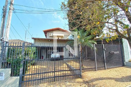 Casa à venda com 265m², 5 quartos e 4 vagas Casa à venda com 265m², 5 quartos e 4 vagasFachada do Prédio