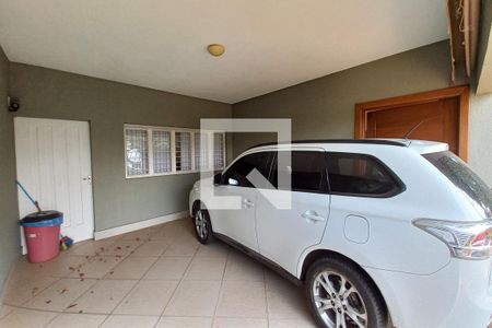 Casa à venda com 265m², 5 quartos e 4 vagas Casa à venda com 265m², 5 quartos e 4 vagasGaragem