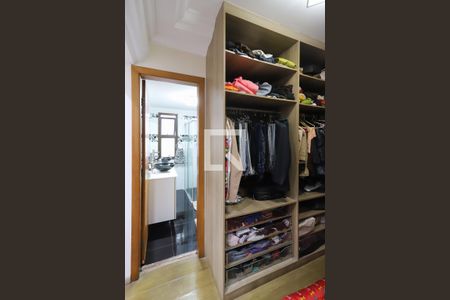 Apartamento à venda com 238m², 4 quartos e 4 vagasCloset da suíte 2