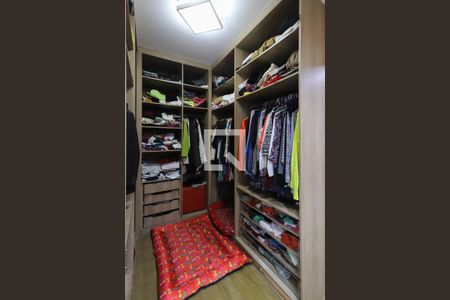 Apartamento à venda com 238m², 4 quartos e 4 vagasCloset da suíte 2