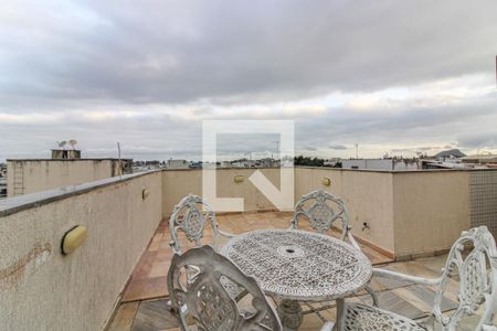 Apartamento à venda com 250m², 3 quartos e 2 vagas Apartamento à venda com 250m², 3 quartos e 2 vagasTerraço