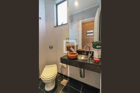 Apartamento à venda com 250m², 3 quartos e 2 vagas Apartamento à venda com 250m², 3 quartos e 2 vagasLavabo