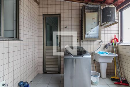 Apartamento à venda com 250m², 3 quartos e 2 vagas Apartamento à venda com 250m², 3 quartos e 2 vagasÁrea de Serviço