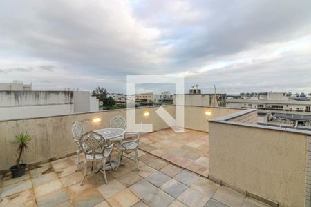 Apartamento à venda com 250m², 3 quartos e 2 vagas Apartamento à venda com 250m², 3 quartos e 2 vagasTerraço