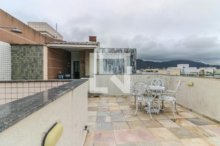 Apartamento à venda com 250m², 3 quartos e 2 vagas Apartamento à venda com 250m², 3 quartos e 2 vagasTerraço