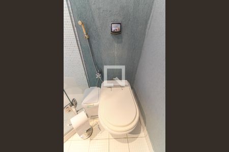 Apartamento à venda com 250m², 3 quartos e 2 vagas Apartamento à venda com 250m², 3 quartos e 2 vagasBanheiro da Suíte 2